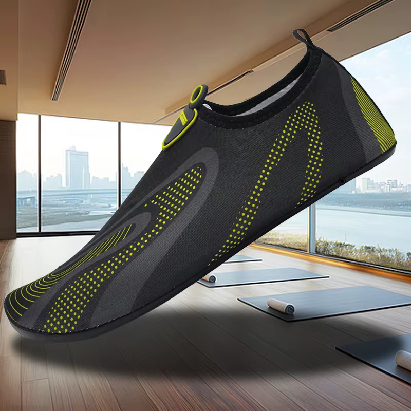 Les chaussures d'entraînement de gymnastique légères avec maille respirante et semelles antidérapantes sont confortables