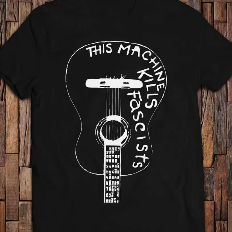 T-shirt Cette machine tue les fascistes sur la guitare de Woody Guthrie