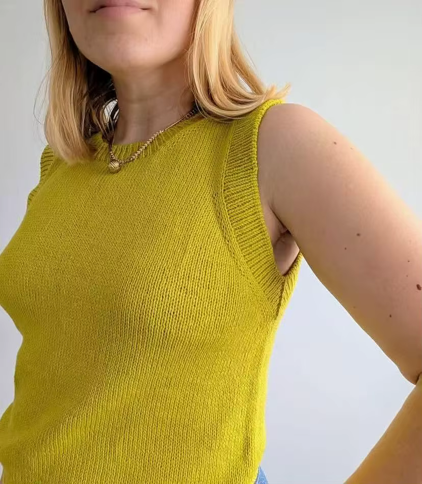 Gilet tricoté sans manches à col rond pour femme
