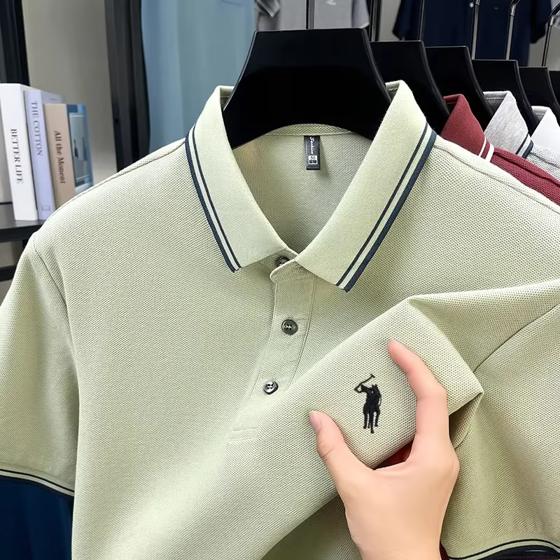 Polo brodé avec motif poney pour homme
