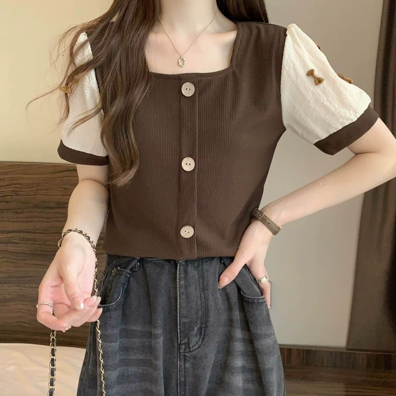 T-shirt à manches courtes avec nœud épissé pour femmes