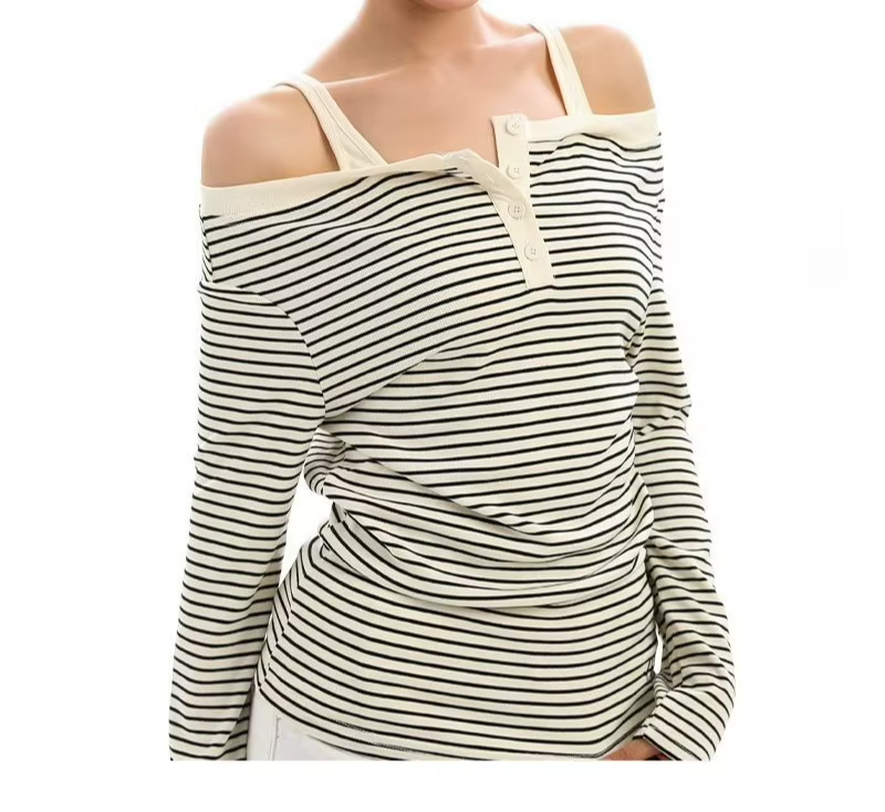 T-shirt rayé à une épaule et manches longues