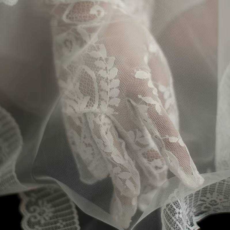Manches longues en dentelle douce pour gants de mariage
