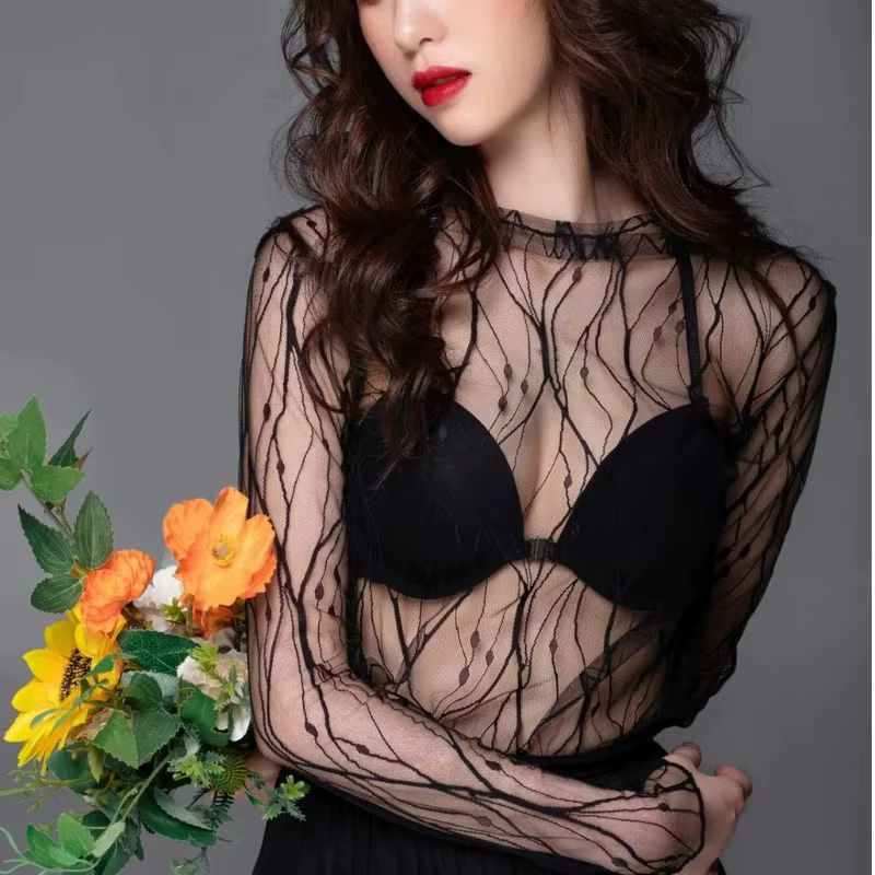 T-shirt élégant en dentelle pour femmes