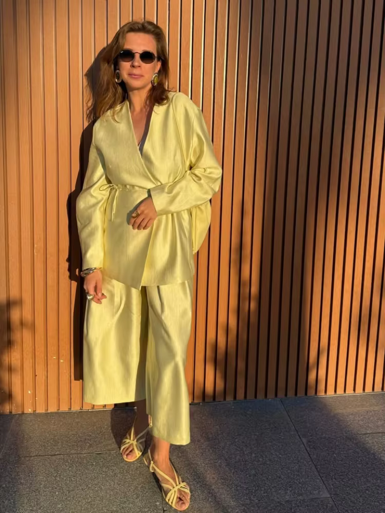 Ensemble élégant pour femme : veste ample unie à lacets et manches longues col en V