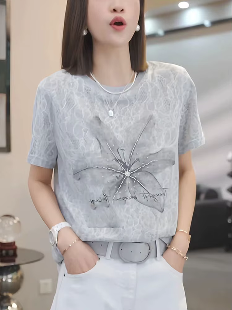 T-shirt de décoration tridimensionnelle orné de fleurs