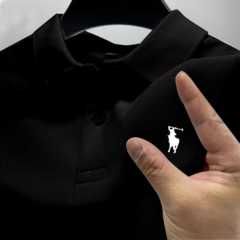 Polo homme avec plusieurs options de couleurs. T-shirt à manches courtes avec col imprimé petit cheval. Haut de golf respirant pour tenue décontractée professionnelle