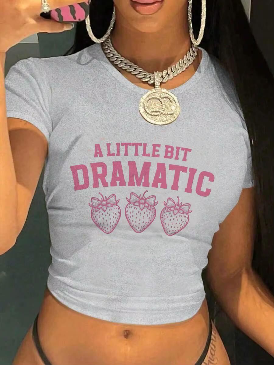 Doux un peu dramatique fraise conception recadrée filles haut court T-shirt femmes imprimé chemise