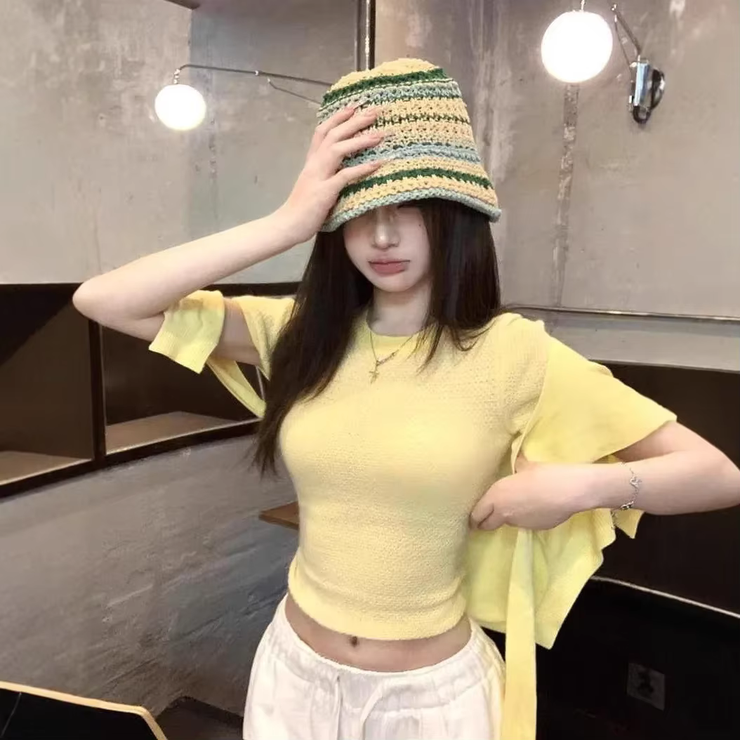 T-shirt tricoté fin jaune à col rond et manches courtes pour femme – Style court