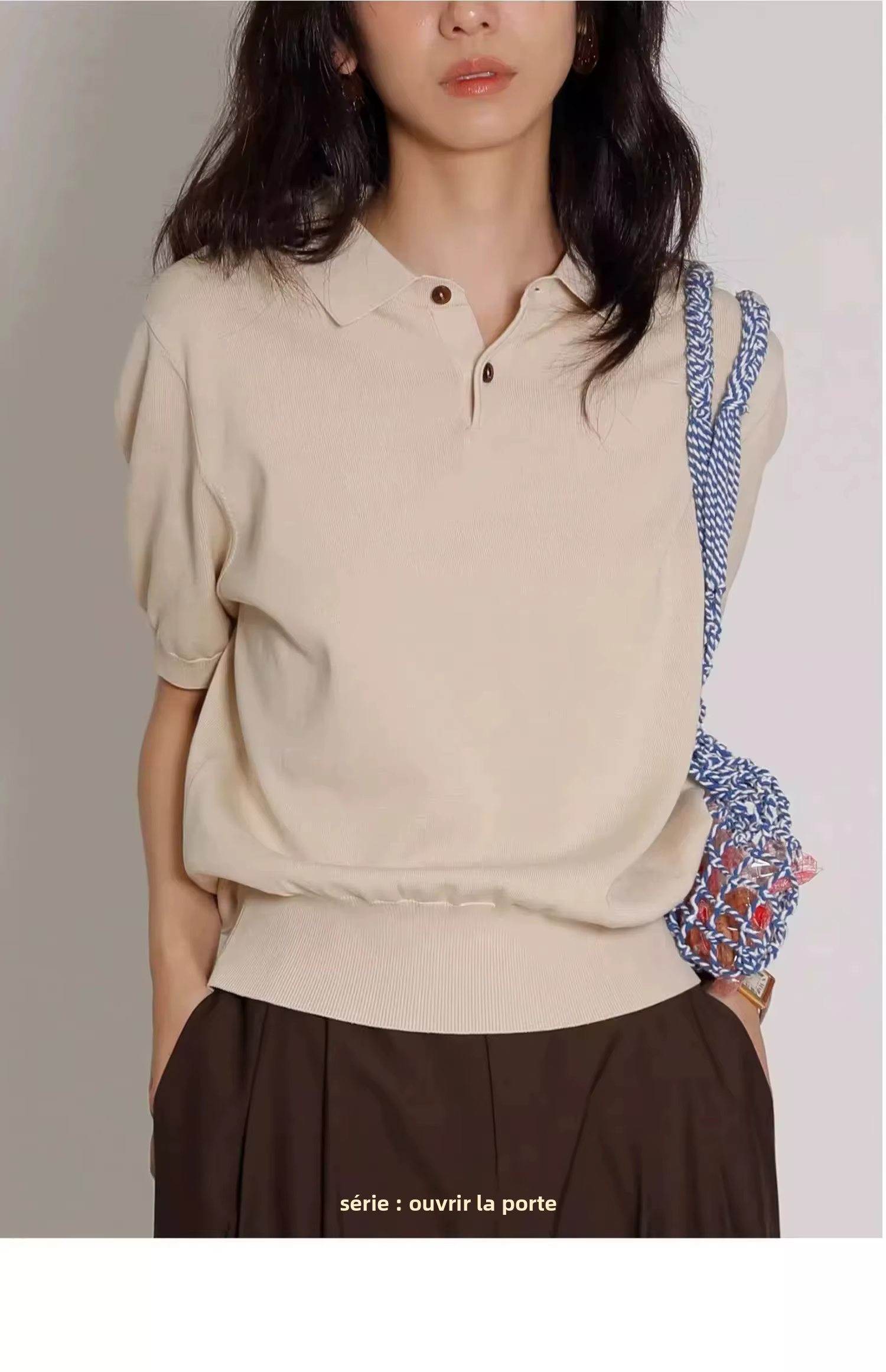 Polo tricoté en soie glacée bleue pour femmes