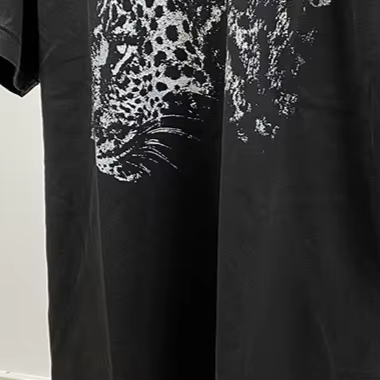 T-shirt vintage noir pour femmes