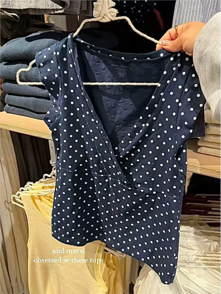 T-shirts sans manches à col en V à pois bleu marine pour femmes