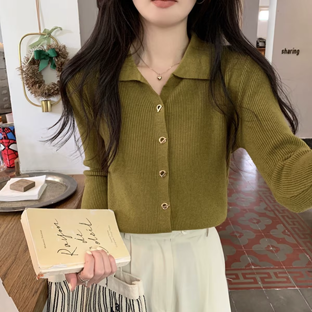 Cardigan en maille à col polo ajusté et boutonnage simple pour femme