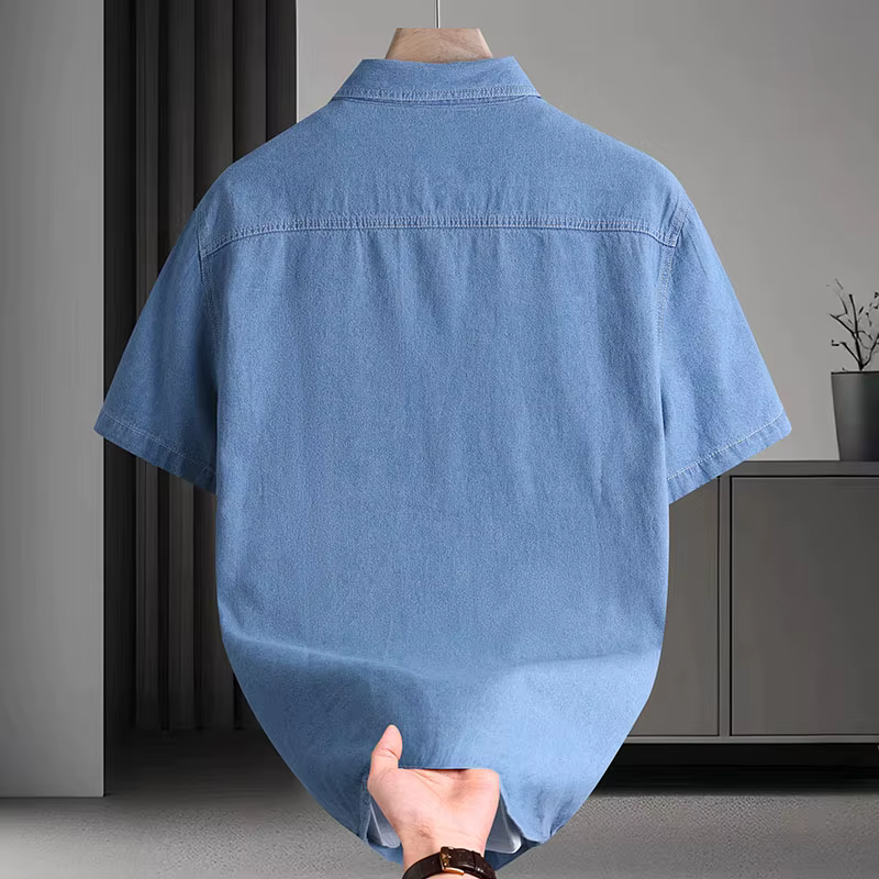 Chemise en jean à manches courtes pour homme avec poches plaquées