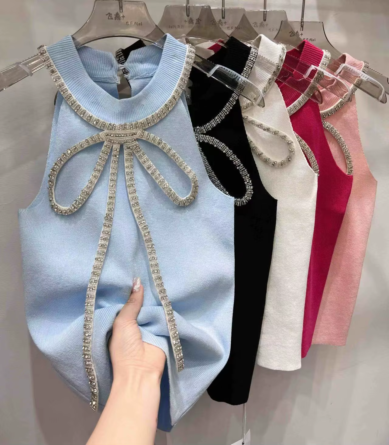 Top en maille sans manches à nœud papillon en diamants de luxe