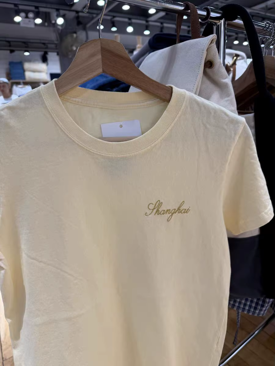 Lettre broderie jaune T-shirt femme été col rond manches courtes coton t-shirts décontracté doux Preppy Style mignon