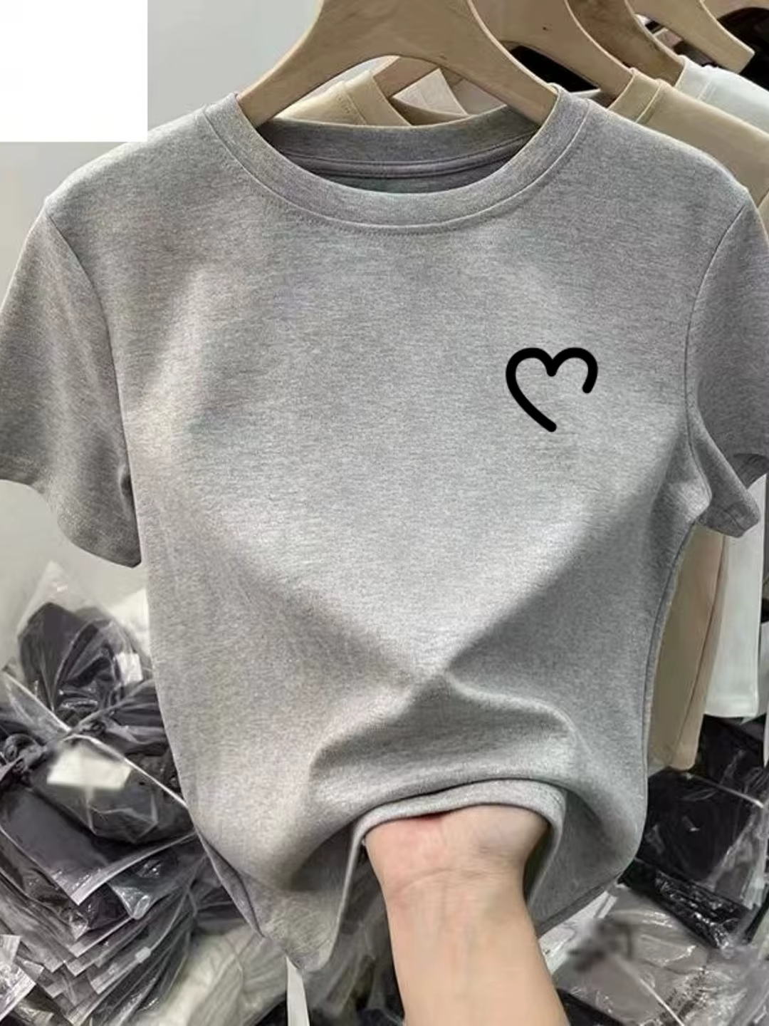 Coeur graphique t-shirt femmes drôle col rond à manches courtes été imprimé unisexe hauts Simple ligne