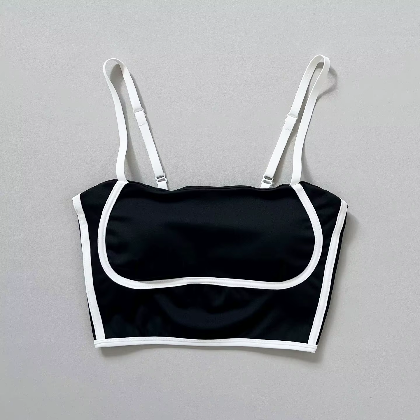 Nouveau débardeur de sport pour femme avec coussinets de soutien-gorge intégrés pour la course à pied