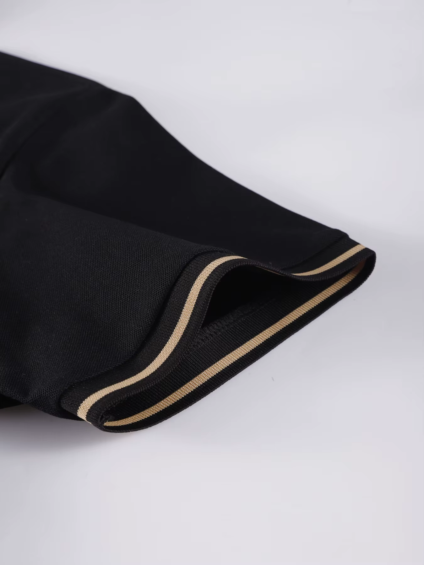 T-shirt manches courtes col Polo contrasté pour femme