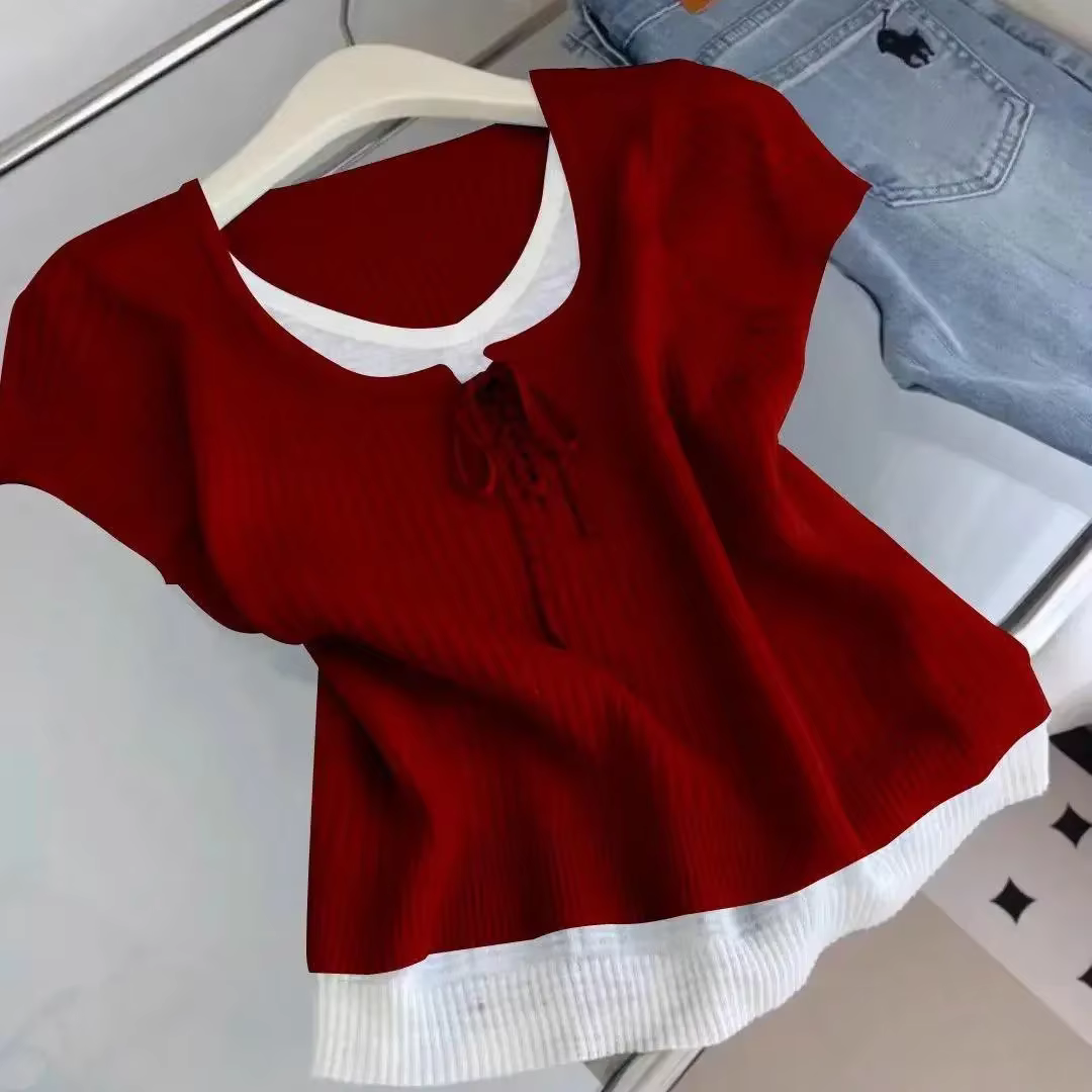 T-shirt en tricot violet avec détail lacé