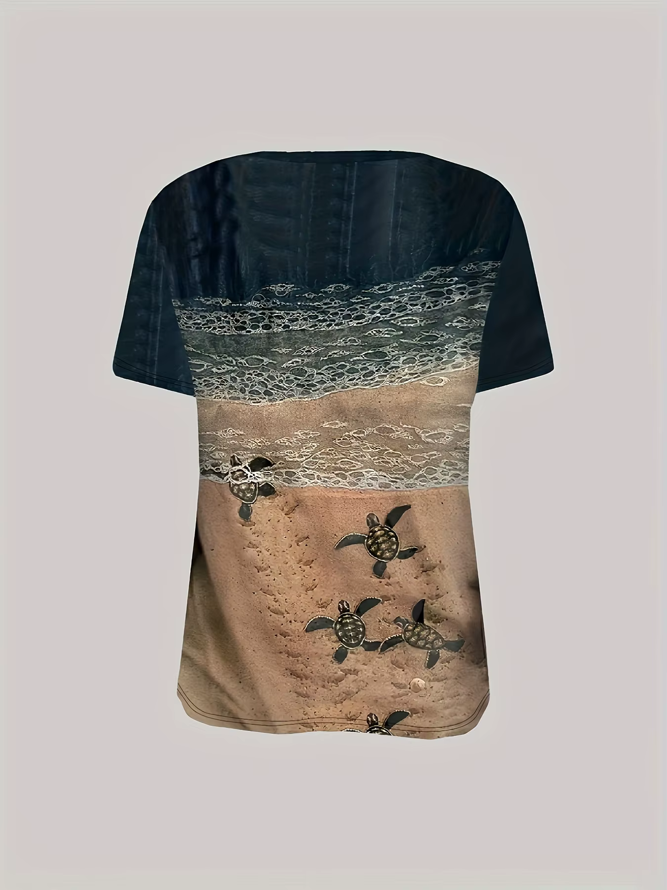 T-shirt Navy Beach pour femme – Motif tortues bébés et vagues océaniques