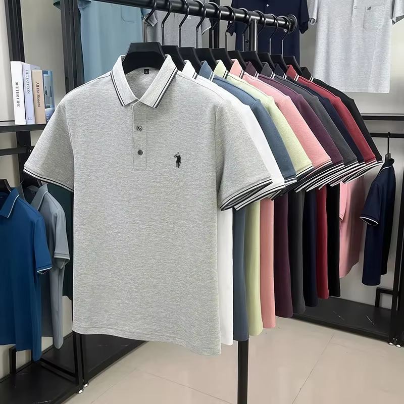 Polo brodé avec motif poney pour homme
