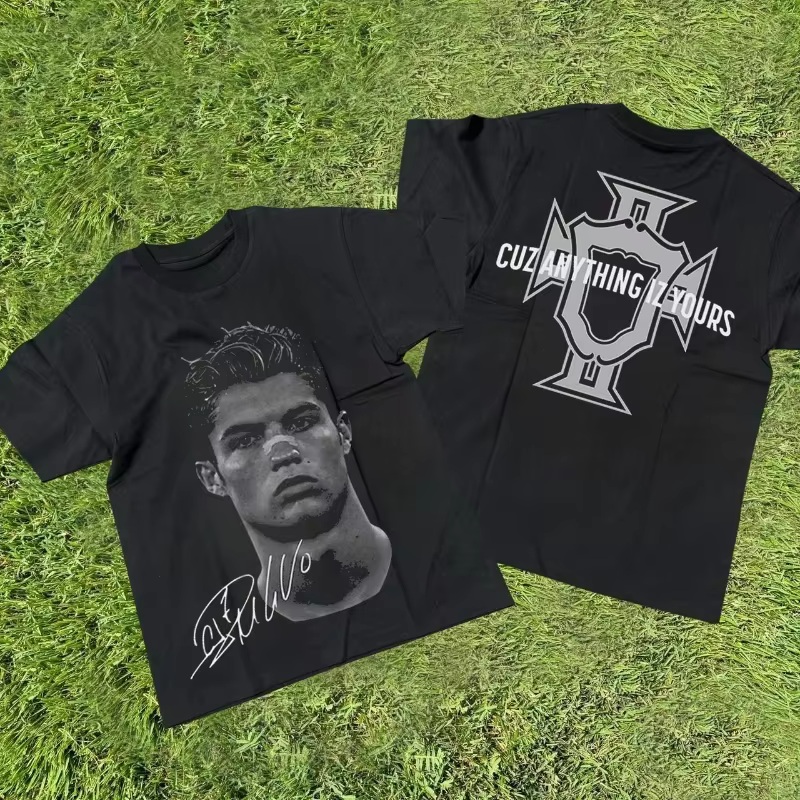T-shirts imprimés avec les portraits des superstars du football Cristiano Ronaldo