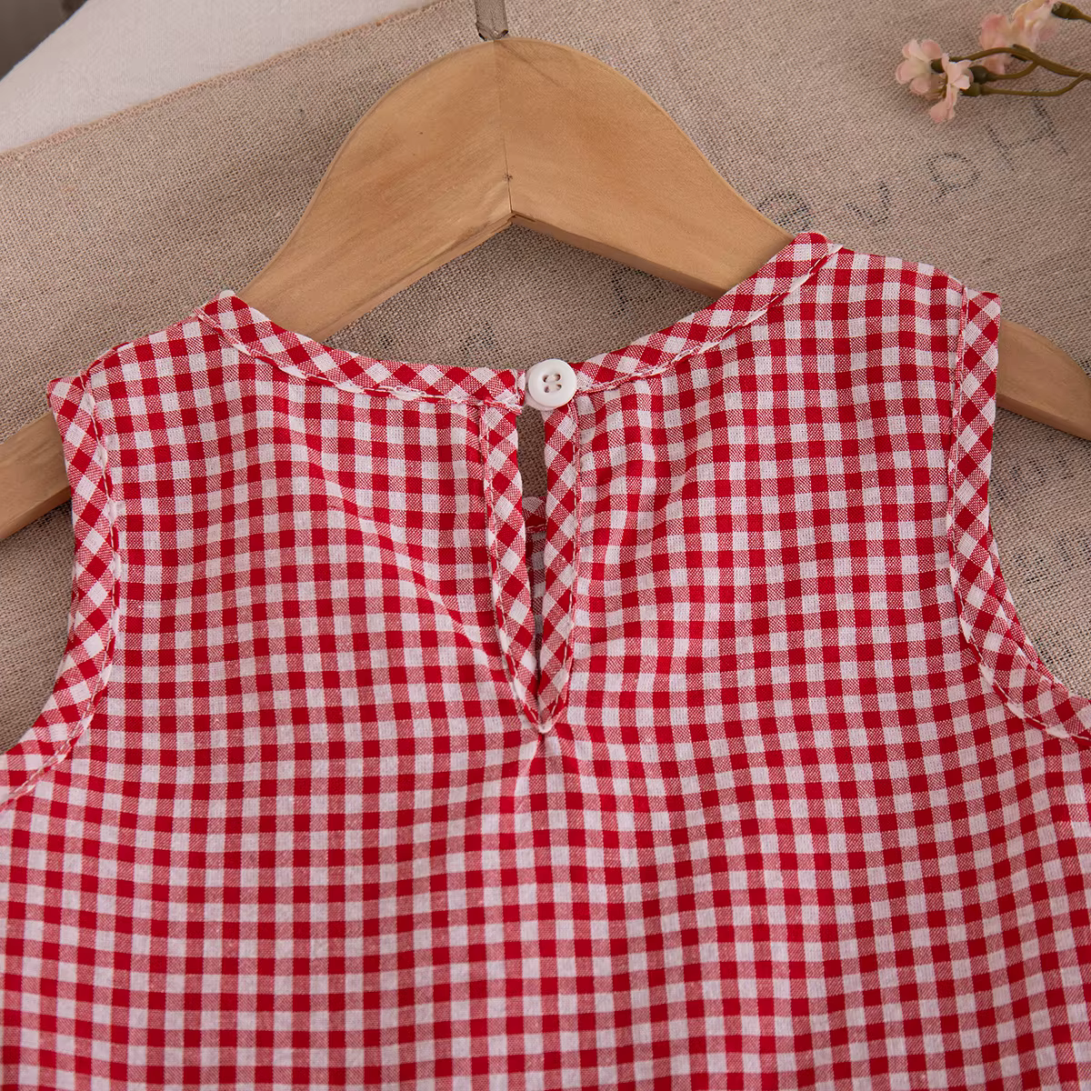 Ensemble de vêtements d'été pour enfants : Hauts sans manches froncés à carreaux rouges avec nœud et short ample pour bébé fille