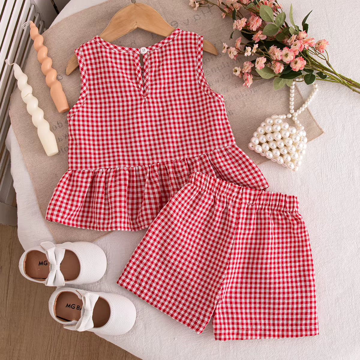 Ensemble de vêtements d'été pour enfants : Hauts sans manches froncés à carreaux rouges avec nœud et short ample pour bébé fille