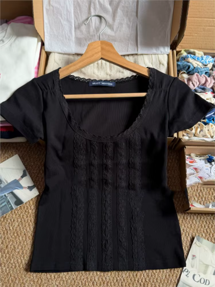 T-shirt noir à dentelle pour femme