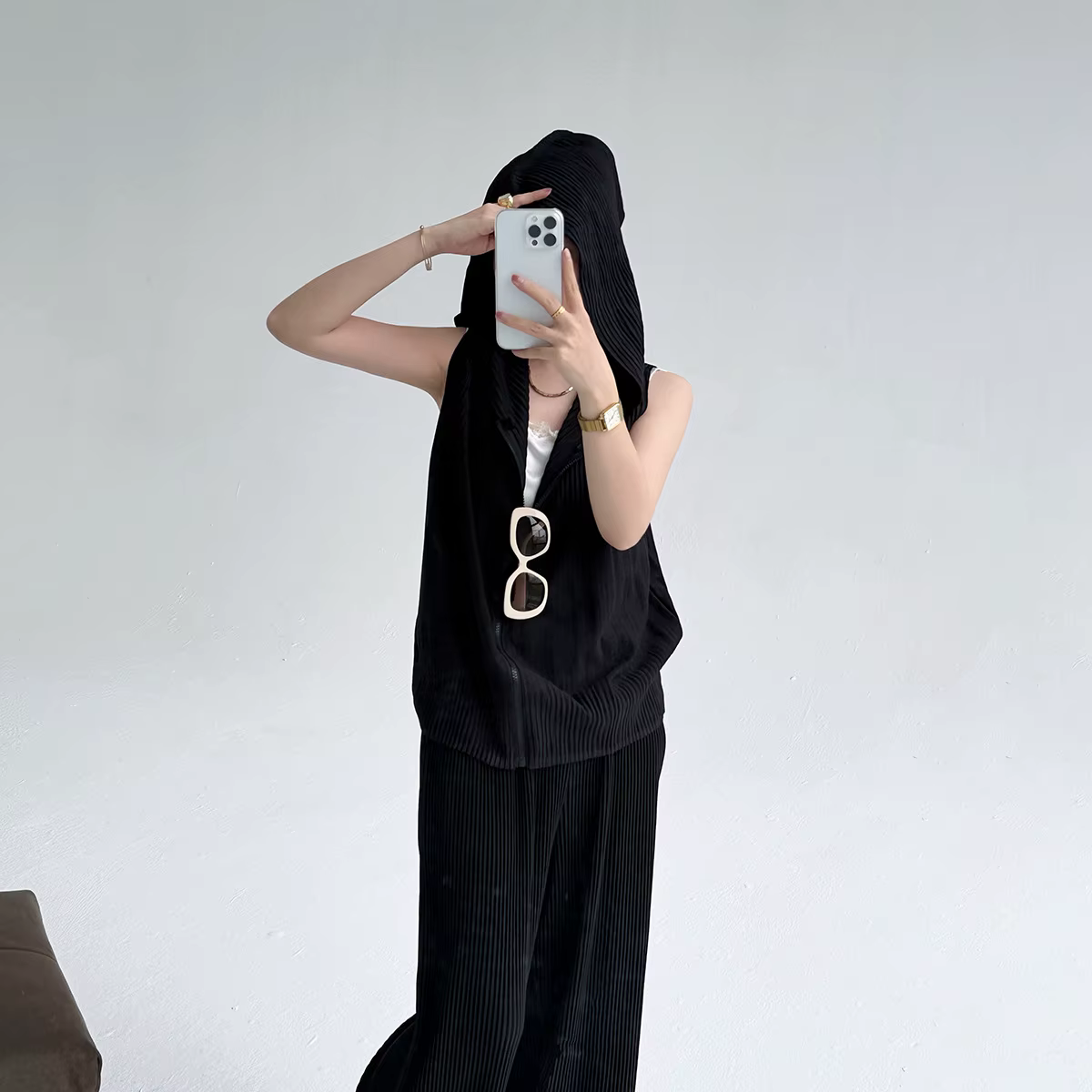 Haut à capuche blanc sans manches, tissu doux, coupe ample, décontracté, usage quotidien, tendance, Chic, élégant, moderne, Ensemble de mode, confort, 2025