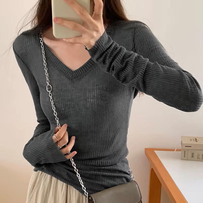 T-shirt à manches longues et col en V pour femmes