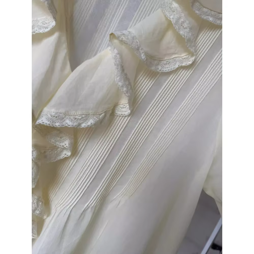Chemise à manches courtes plissée jaune en dentelle à col en V style vacances à la plage française pour femme